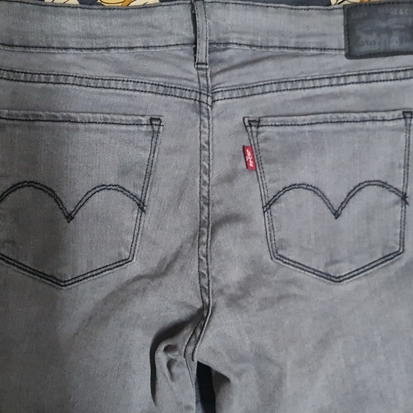 Levi's Jeans - Picture 4 of 5